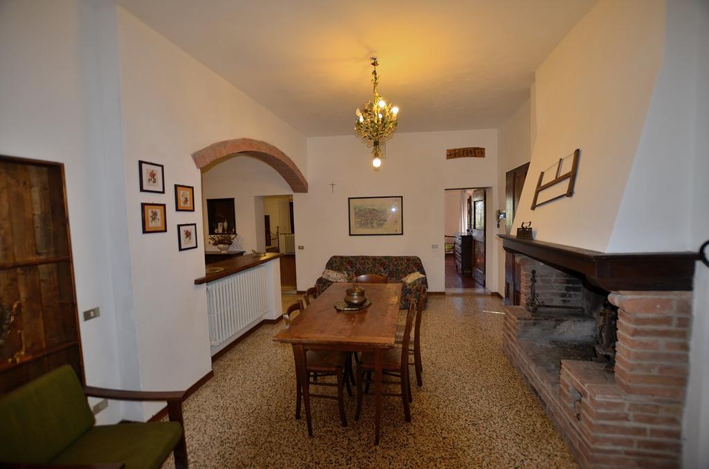 Agriturismo Poggio Ai Grilli ガンバッシ・テルメ 部屋 写真